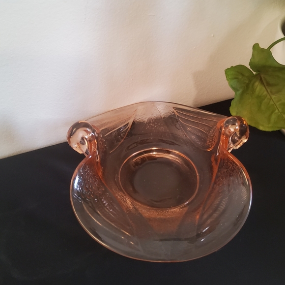 Pink Depression Glass Swon Dish - Picture 2 of 6